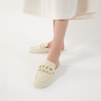 CHARLES&KEITH PU粗鏈條設計平跟拖鞋 女款 Shop CHARLES&KEITH PU粗鏈條設計平跟拖鞋 女款