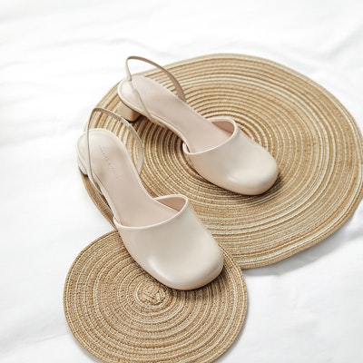 (W) 찰스앤키스 PU 광택 라운드토 샌들 (파우더 화이트) CK1-61720088_CHALK Purchase (W) 찰스앤키스 PU 광택 라운드토 샌들 (파우더 화이트) CK1-61720088_CHALK