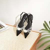 (W) Sandal Tumit Rendah CH&KEITH Hitam Mutiara Dengan Reka Bentuk Berpintal CK1-70900380_BLACK Details for (W) Sandal Tumit Rendah CH&KEITH Hitam Mutiara Dengan Reka Bentuk Berpintal CK1-70900380_BLACK