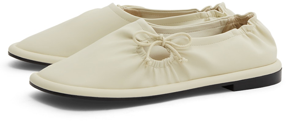 (W) CHARLES & KEITH Flat 'Merah Muda Putih Pita' CK1-70900328_CHALK Lookbook (W) CHARLES & KEITH Flat 'Merah Muda Putih Pita' CK1-70900328_CHALK