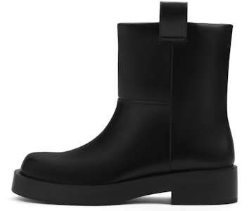 (W) CHARLES & KEITH Boot Pendek PU 'Simple Round Toe Platform' CK1-90380148 Buy (W) CHARLES & KEITH Boot Pendek PU 'Simple Round Toe Platform' CK1-90380148