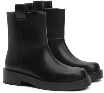 (W) CHARLES & KEITH Boot Pendek PU 'Simple Round Toe Platform' CK1-90380148 Order (W) CHARLES & KEITH Boot Pendek PU 'Simple Round Toe Platform' CK1-90380148