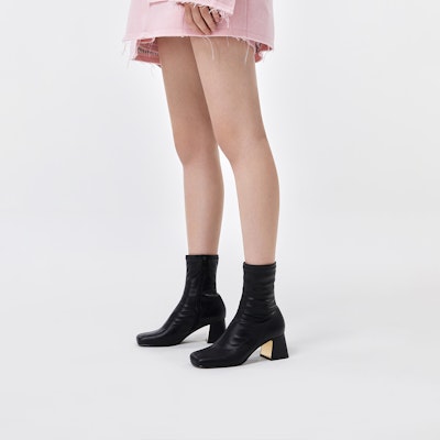 CHARLES & KEITH PU 方頭粗跟拉鍊彈力 修身短靴 女款 Shop CHARLES & KEITH PU 方頭粗跟拉鍊彈力 修身短靴 女款