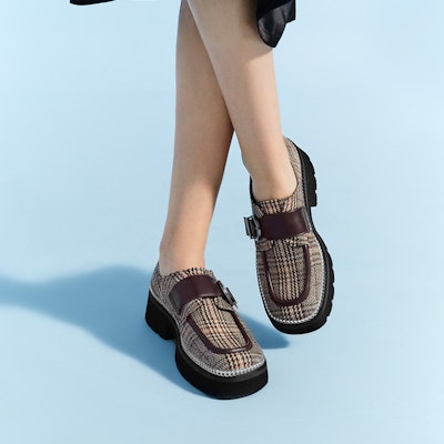 (W) CHARLES & KEITH Sepatu Platform Square Toe Vintage 'Putih' CK1-70380957 Sizing (W) CHARLES & KEITH Sepatu Platform Square Toe Vintage 'Putih' CK1-70380957