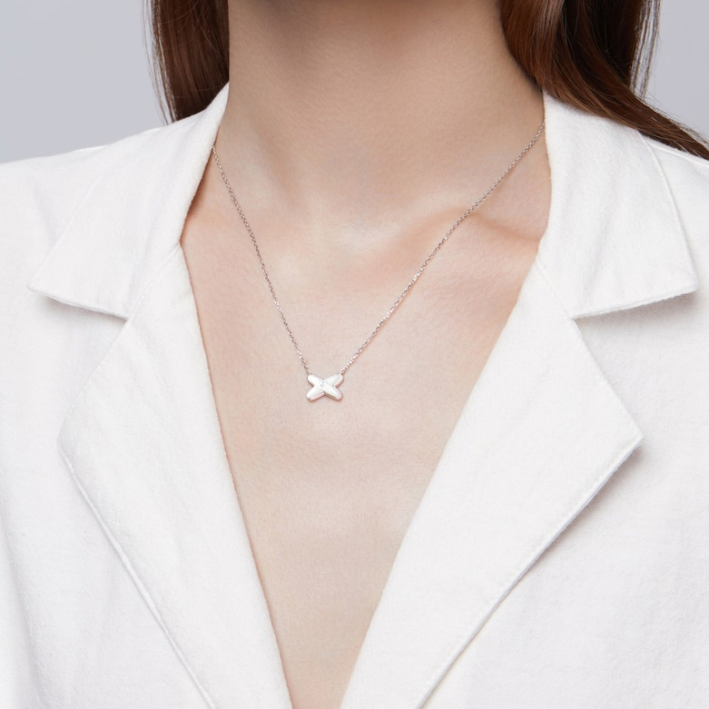 Sizing (W) Kalung Liontin Chaumet Liens Harmony dengan Mutiara untuk Wanita. 82930