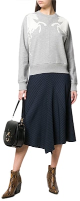 (W) Chloe Chloé Baju Sweatshirt Kelabu Crewneck dengan Cetakan Kuda Dual. C19SJH08285043 Lookbook (W) Chloe Chloé Baju Sweatshirt Kelabu Crewneck dengan Cetakan Kuda Dual. C19SJH08285043