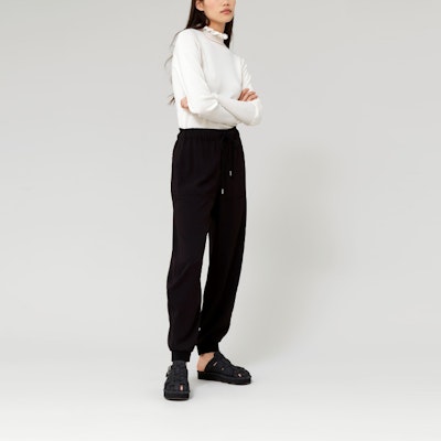 (W) Chloe FW21 Baju Sweater Knit Wol Leher Tinggi Ruffle Putih. CHC21AMP39510107 Lookbook (W) Chloe FW21 Baju Sweater Knit Wol Leher Tinggi Ruffle Putih. CHC21AMP39510107