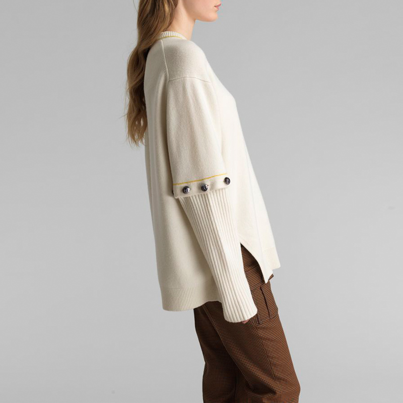 Purchase (W) Chloe SS22 Sweater Rajut Butang Warna Off-White. CHC19WMP02510111