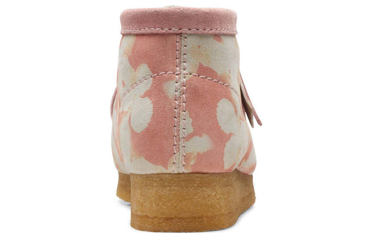 Lookbook (W) 클락스 오리지널 왈라비 핑크 플로럴 부츠 26166096