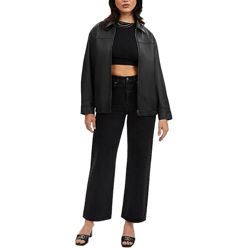 Lookbook (W) COACH 黑色皮革外套 SS24，配拉鍊與尖領設計。 CQ829-BLK