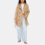 Lookbook (W) COACH Jas Trench Double-Breasted dengan Sabuk Warna Khaki. CG049-EAL