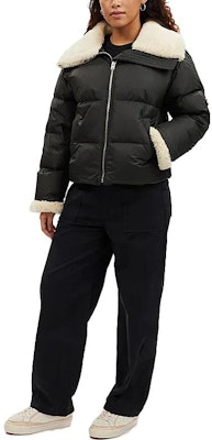 (W) 蔻驰 2023秋冬款黑色长袖拉链羽绒外套。 CL327-BLK Lookbook (W) 蔻驰 2023秋冬款黑色长袖拉链羽绒外套。 CL327-BLK