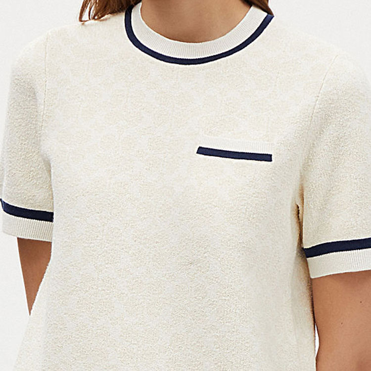 Sizing (W) COACH Mini Dress Lengan Pendek Rajut Putih Gading SS24 dengan Trim Garis. CT693-VMI