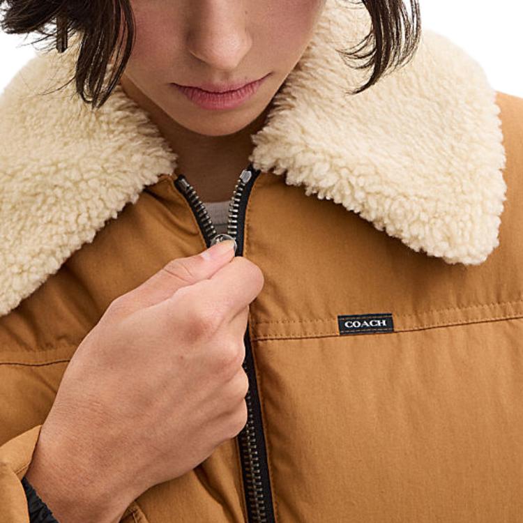 Purchase (Women) COACH  SS24 Khaki Puffer Jacket with Logo Patchwork and Zipper. CV432-LRC