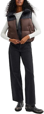 (W) 蔻驰 SS24 纯色立领拉链马甲 - 黑棕色 CU417-BK Lookbook (W) 蔻驰 SS24 纯色立领拉链马甲 - 黑棕色 CU417-BK