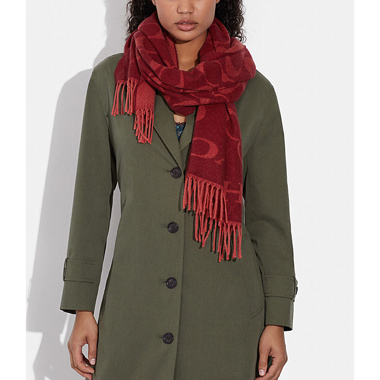 Lookbook (W) COACH 流蘇字母印花針織圍巾. CB684-F8Q