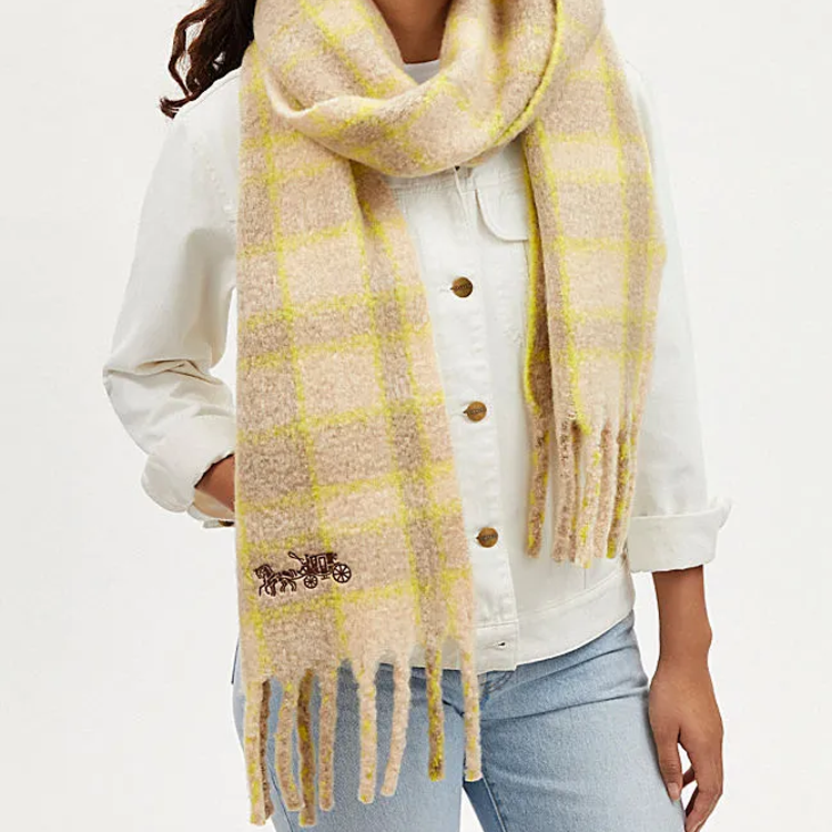 Lookbook (W) 코치 옐로우 체크 패턴 울 스카프. CK713IVO
