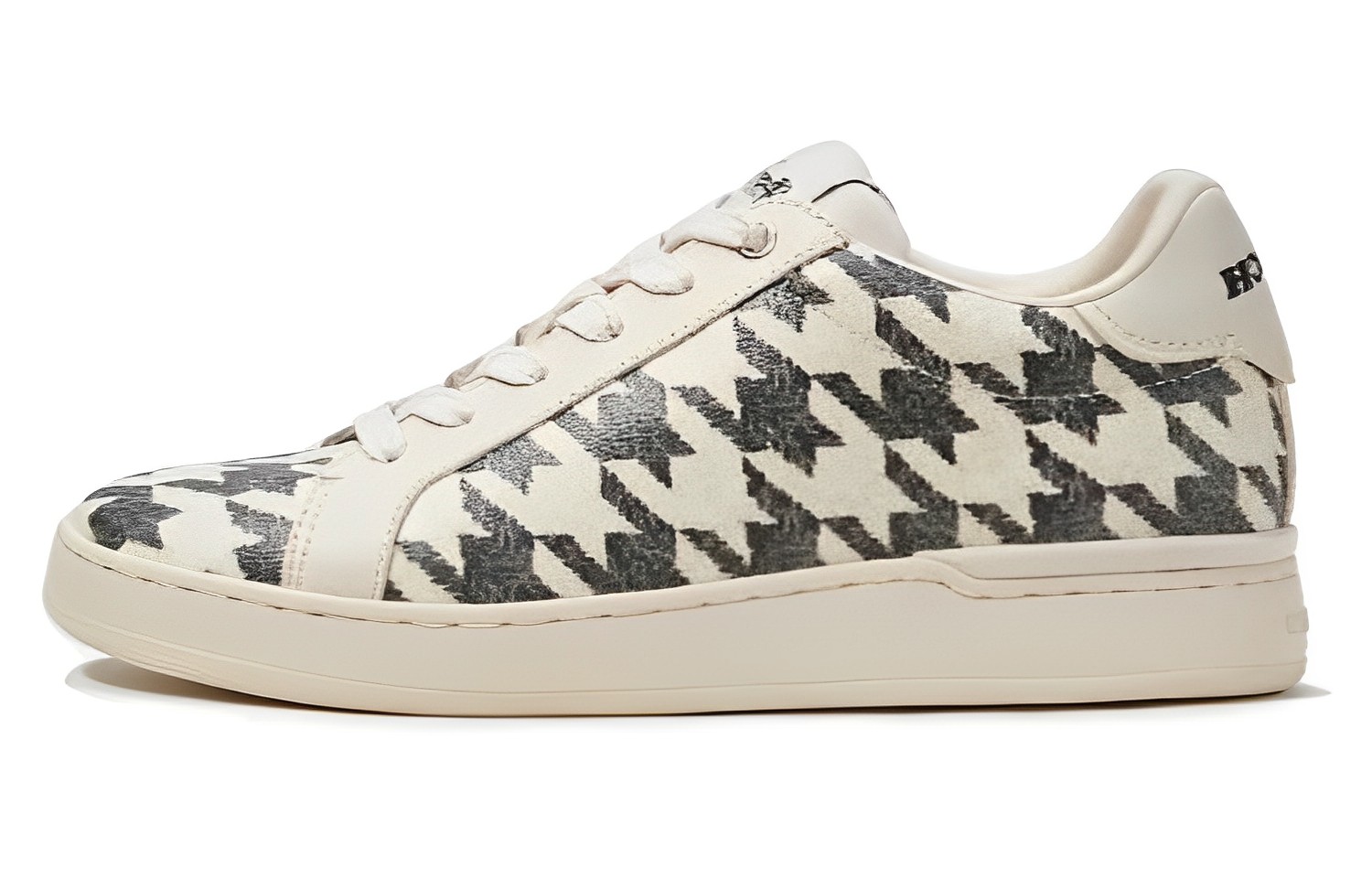 Buy (W) 蔲驰黑色圆头低帮帆布皮革运动鞋 CK460_L77