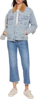 (W) COACH FW22 Jaket Denim Biru dengan Kerah Bulu Warna Blok. CB819-DEN Lookbook (W) COACH FW22 Jaket Denim Biru dengan Kerah Bulu Warna Blok. CB819-DEN