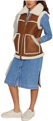 (W) COACH FW22 Rompi Shearling Reversible Coklat. CB645-NA-SD Lookbook (W) COACH FW22 Rompi Shearling Reversible Coklat. CB645-NA-SD