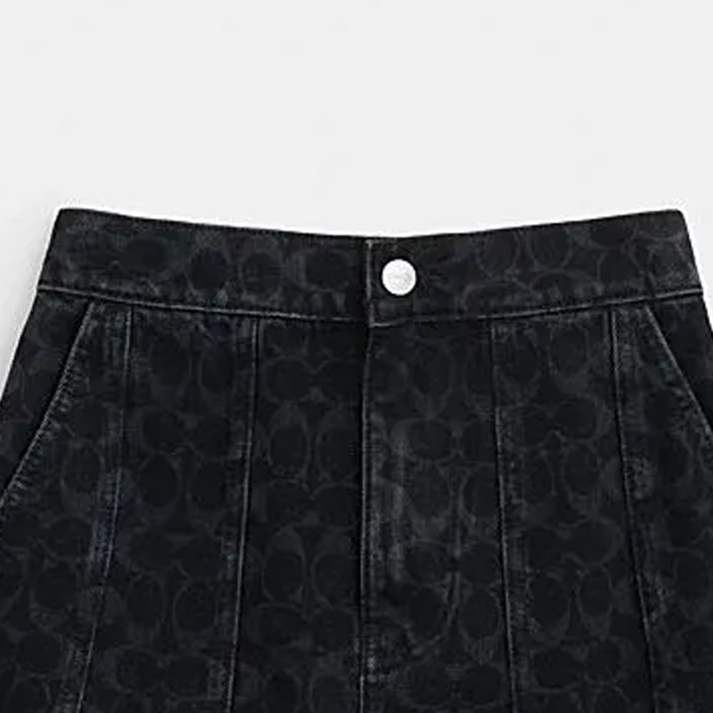 Shop (W) COACH 2023秋冬 黑色休閒裙搭配純色標誌印花。 CL400-BLK