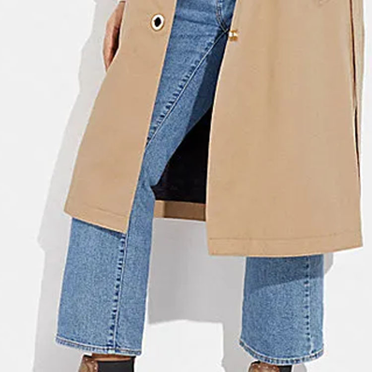 Shop (W) Gabardina Mujer COACH FW23 con Detalle de Cierre Turn-lock - Caqui. CG057-EAL