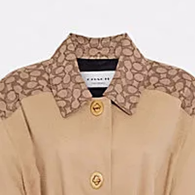 (W) Gabardina Mujer COACH FW23 con Detalle de Cierre Turn-lock - Caqui. CG057-EAL Details for (W) Gabardina Mujer COACH FW23 con Detalle de Cierre Turn-lock - Caqui. CG057-EAL