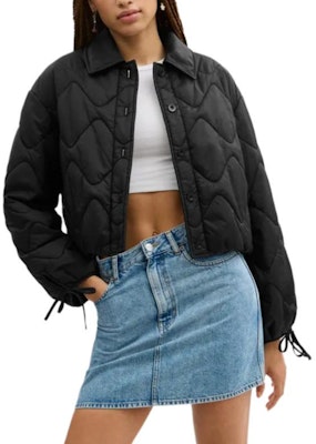 (W) COACH FW24 黑色純色長袖扣式棉質外套 CY561-BLK Lookbook (W) COACH FW24 黑色純色長袖扣式棉質外套 CY561-BLK