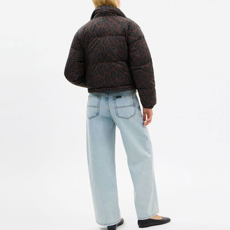 Shop (W) コーチ FW25 リバーシブル ナイロン レオパード柄 ダウンジャケット CCB27-LEO