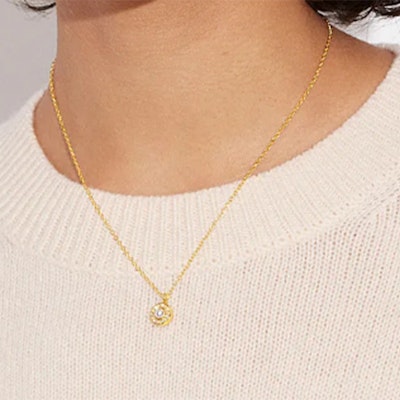 (W) 蔻驰金色女士标志珍珠吊坠项链 CG162-GLD Lookbook (W) 蔻驰金色女士标志珍珠吊坠项链 CG162-GLD