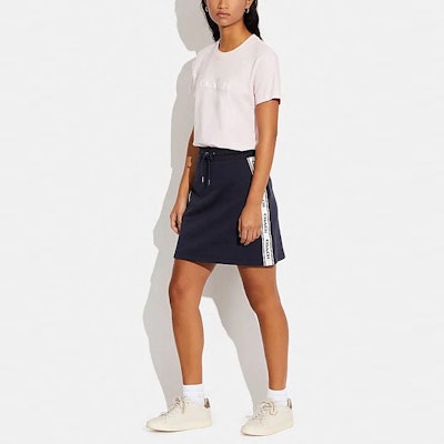 (W) コーチ SS23 サイドストライプ柄ドローストリングスカート CE422-LAV Lookbook (W) コーチ SS23 サイドストライプ柄ドローストリングスカート CE422-LAV