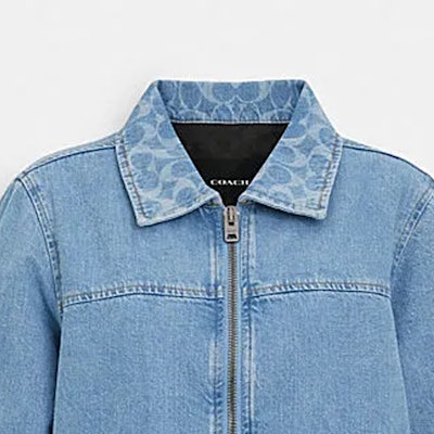 (W) 蔻驰 SS24 标志拉链口袋牛仔夹克 浅色洗长袖外套. CO849-P9J Details for (W) 蔻驰 SS24 标志拉链口袋牛仔夹克 浅色洗长袖外套. CO849-P9J