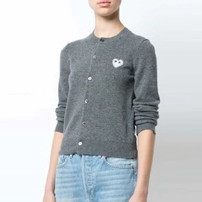 (W) Comme Des Garçons CDG Play 灰色心型白色設計開襟毛衣. AZ-N061-051-3 Shop (W) Comme Des Garçons CDG Play 灰色心型白色設計開襟毛衣. AZ-N061-051-3