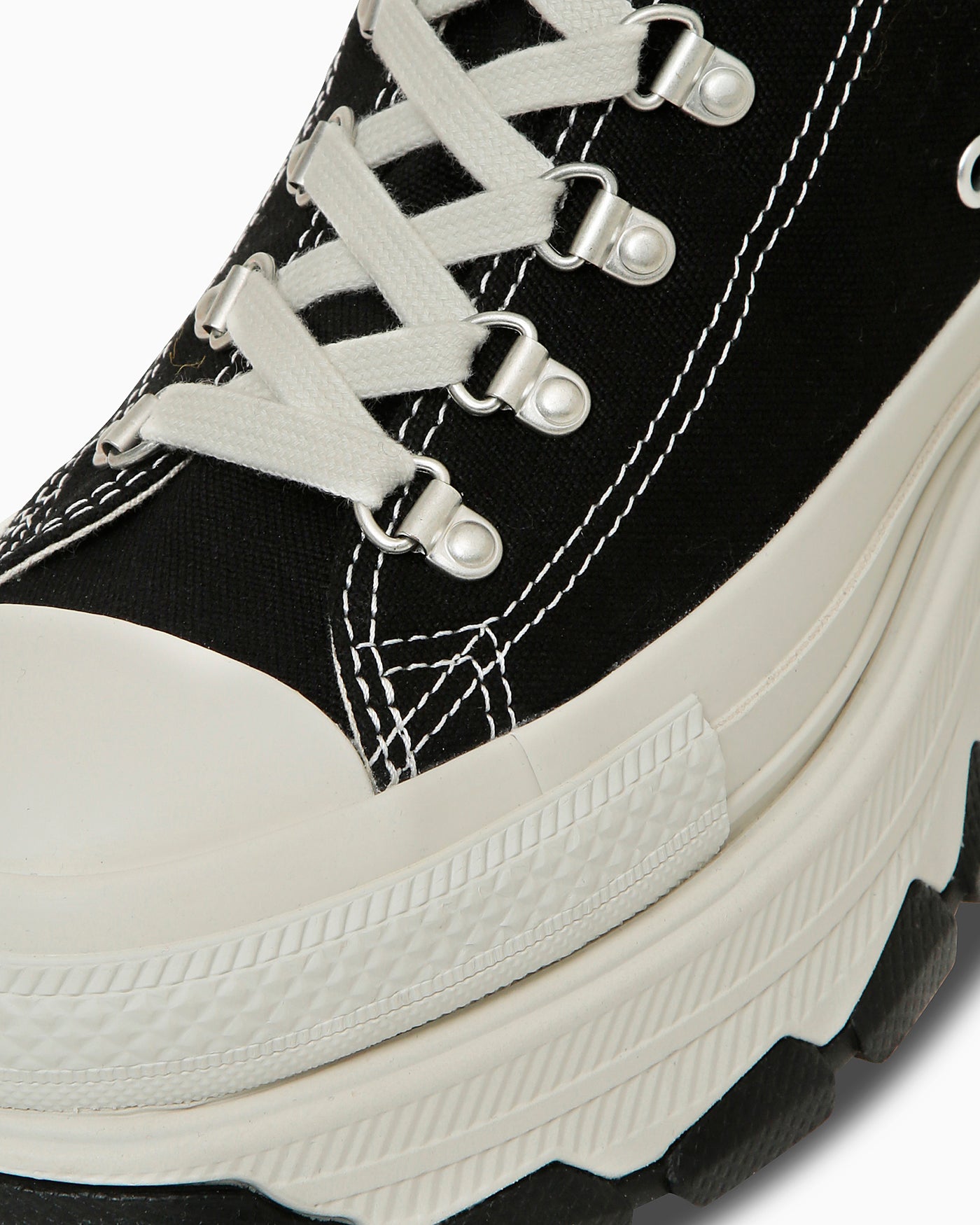 Details for (W) Converse All Star Trek Wave Hi Dr. Sneakers Hitam 31314800