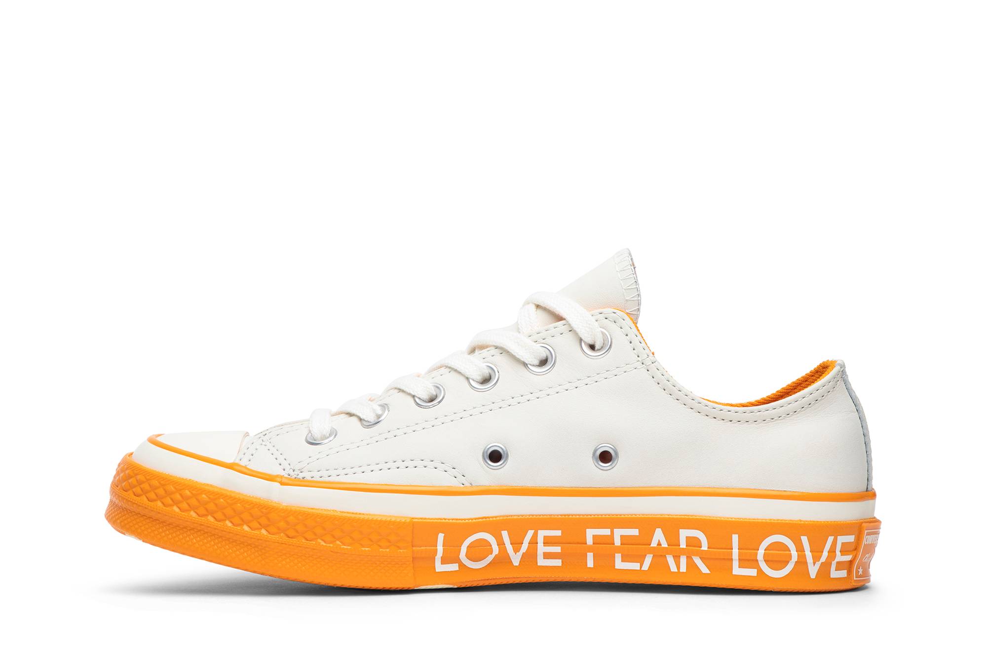 Lookbook (W) 컨버스 척 70 로우 '러브 그래픽 - 크림' 563474C