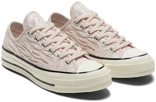(W) 컨버스 척테일러 1970s 글리터 샤인 로우탑 스니커즈 569537C Lookbook (W) 컨버스 척테일러 1970s 글리터 샤인 로우탑 스니커즈 569537C