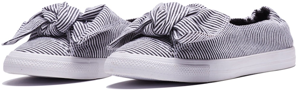 (W) Converse Chuck Taylor All Star 'Hitam Putih' 560673C Lookbook (W) Converse Chuck Taylor All Star 'Hitam Putih' 560673C