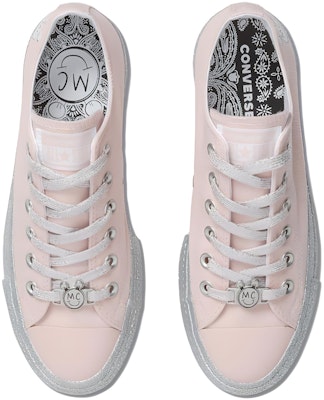 (W) 마일리 사이러스 핑크 척테일러 리프트 로우 562237C Lookbook (W) 마일리 사이러스 핑크 척테일러 리프트 로우 562237C