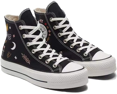 (W) Converse Chuck Taylor All Star Platform High 'It's Okay To Wander - Hitam' 571085C Lookbook (W) Converse Chuck Taylor All Star Platform High 'It's Okay To Wander - Hitam' 571085C