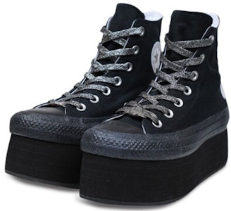 (W) Converse Chuck Taylor All Star Plataforma Alta Miley Cyrus Negra 562241C Lookbook (W) Converse Chuck Taylor All Star Plataforma Alta Miley Cyrus Negra 562241C