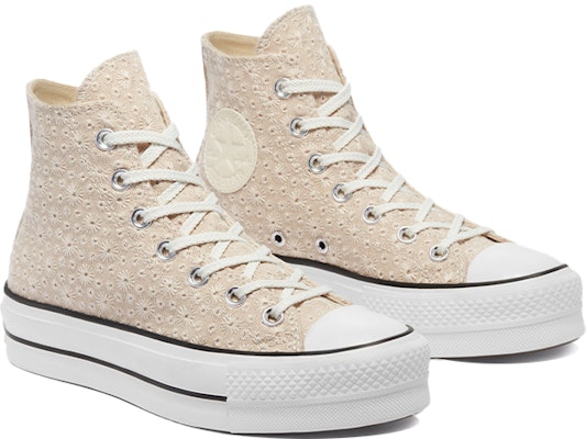 (W) Converse Chuck Taylor All Star Platform Tinggi 'Broderie' 571282C Lookbook (W) Converse Chuck Taylor All Star Platform Tinggi 'Broderie' 571282C