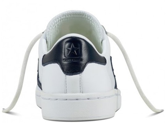 (W) Converse Pro Leather 'Putih Hitam' 555930C Lookbook (W) Converse Pro Leather 'Putih Hitam' 555930C