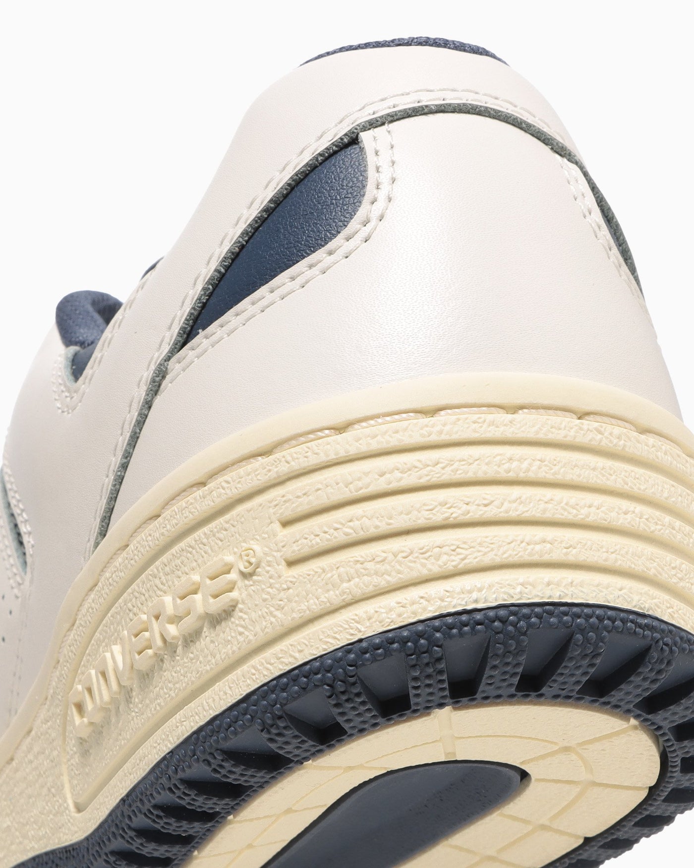 Sizing (W) Converse Weapon CC Ox Sneakers Putih/Navy 34201950