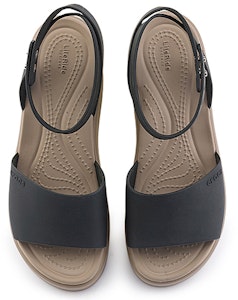 Crocs卡羅奇 布魯克林一字帶坡跟涼鞋 女款 黑 Shop Crocs卡羅奇 布魯克林一字帶坡跟涼鞋 女款 黑