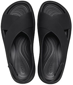 Crocs卡駱馳 簡約休閒 一字帶涼鞋 女款 黑色 Lookbook Crocs卡駱馳 簡約休閒 一字帶涼鞋 女款 黑色