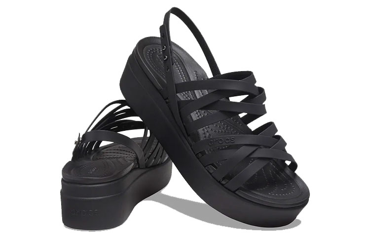 Shop Crocs卡駱馳 Brooklyn 舒適 休閒 涼鞋 女款 黑色