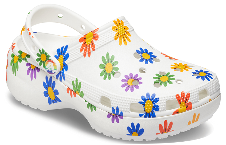 Lookbook (W) 크록스 클래식 화이트 (Keurogseu Keullaesik Hwaiteu) 207348-94S