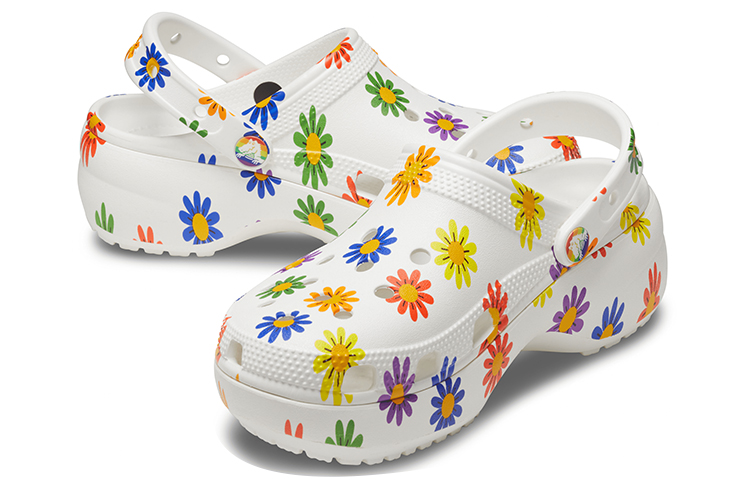 Shop (W) 크록스 클래식 화이트 (Keurogseu Keullaesik Hwaiteu) 207348-94S