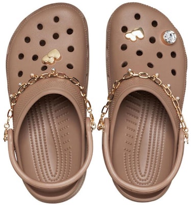 (W) Crocs Classic Zueco con Cadena Embellecida Latte 209914-2Q9 Lookbook (W) Crocs Classic Zueco con Cadena Embellecida Latte 209914-2Q9