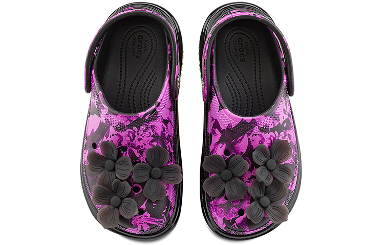 Shop Crocs卡骆驰 雪屋版印花亮演洞洞涼鞋女款 黑